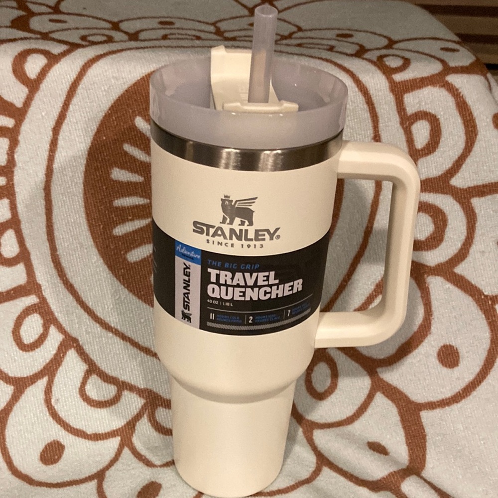 STANLEY QUENCHER TUMBLER NEW RELEASE CREAM 40oz